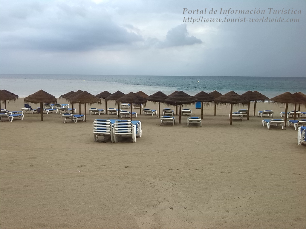 Playa a la espera de turistas